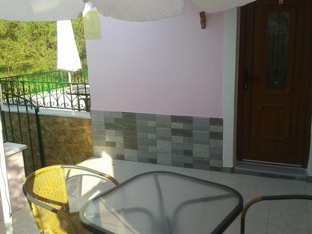 Vassilis Studios Anaxos Exterior photo