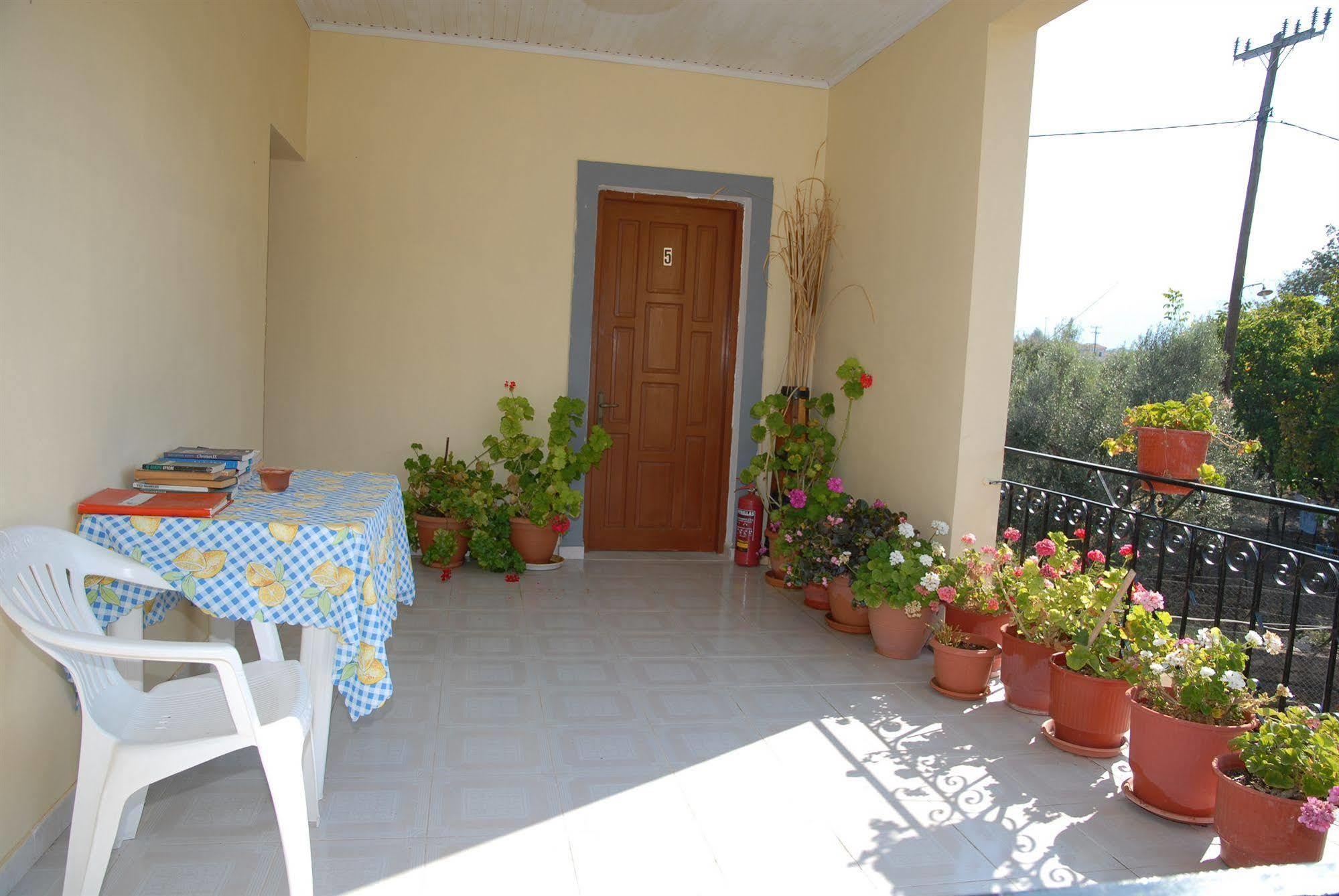 Vassilis Studios Anaxos Exterior photo